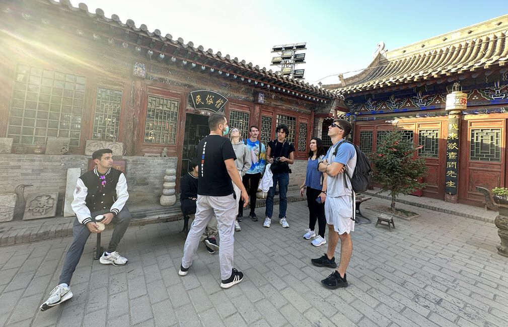 beijing students temple tour