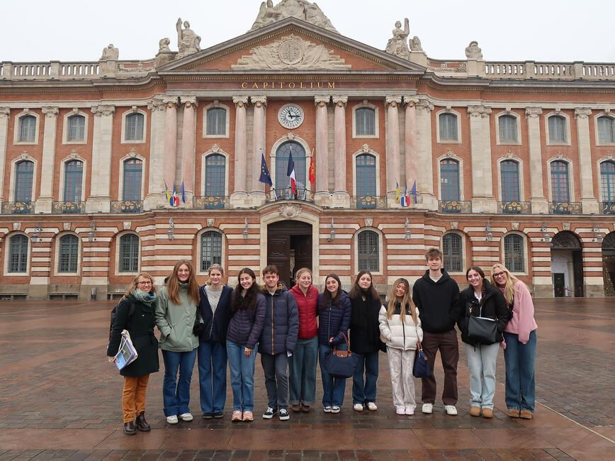 High school students in front of the capitol in Toulouse