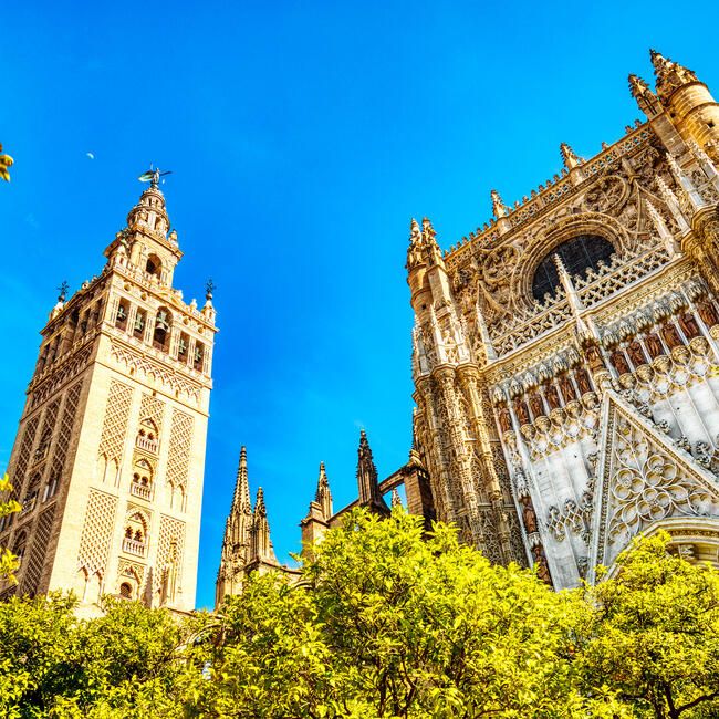 seville-giralda-tower-seville-cathedral