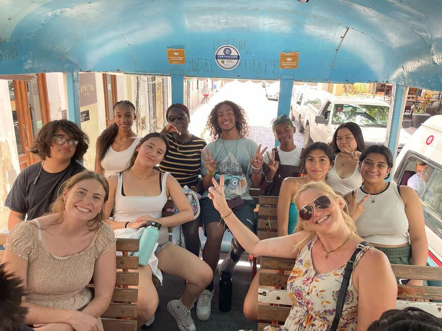 yucatantour-bus-merida_.jpg