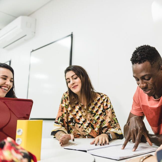 brazil abroad students interning classroom
