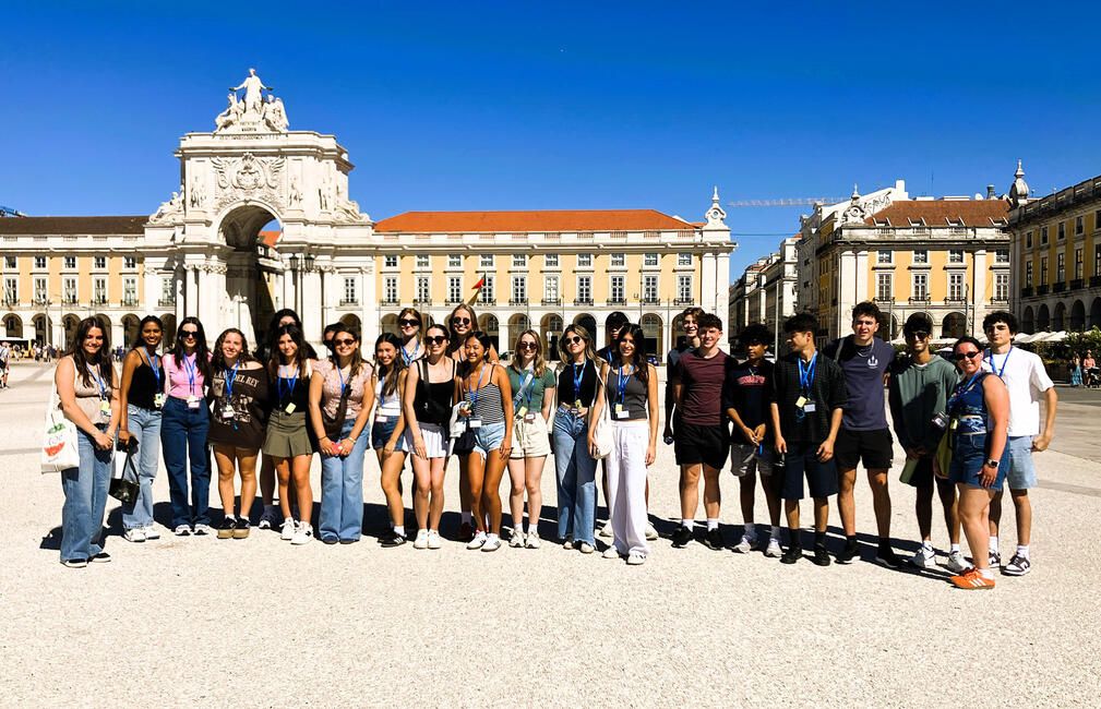 lisbon study abroad students tour city