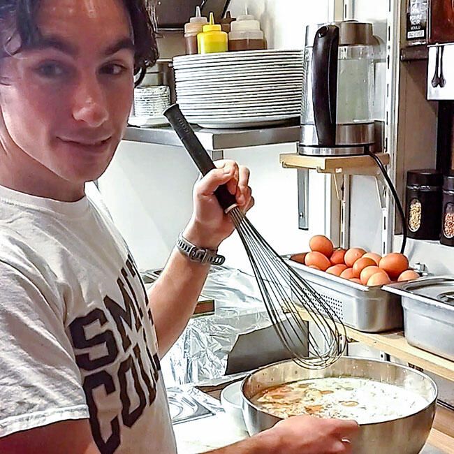 rennes-meals-student-making-crepes