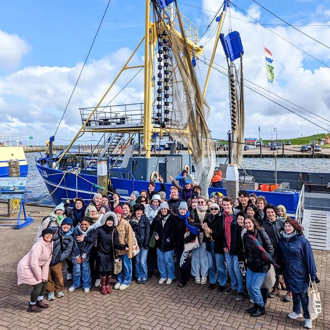 amsterdam-large-group-fishing-boat
