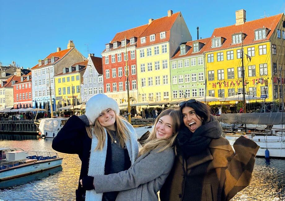 copenhagen-three-girls-posing-riverfront