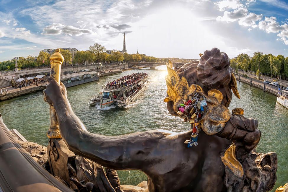 paris-pont-alexandre-iii-bridge-eiffel-tower-background