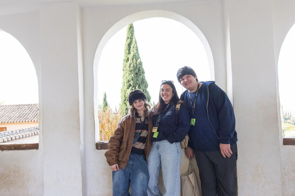 white-balcony-students-on-overnight-trip-to-granada_spain.jpg