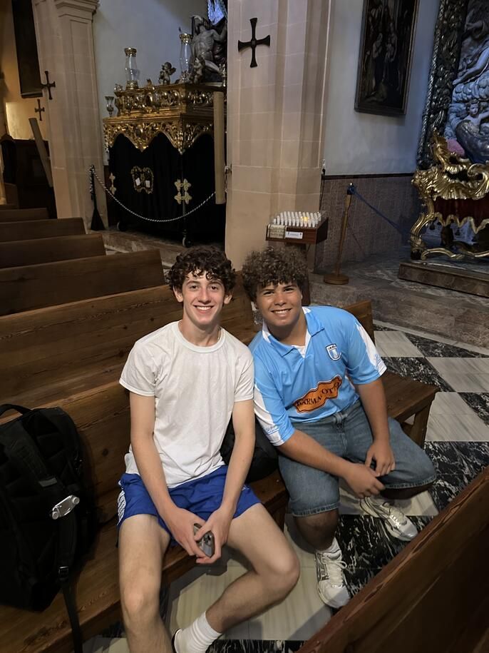 Students visiting Jardines de Santa Clara 