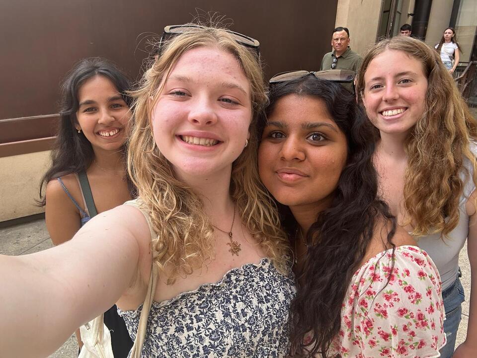 Students shopping