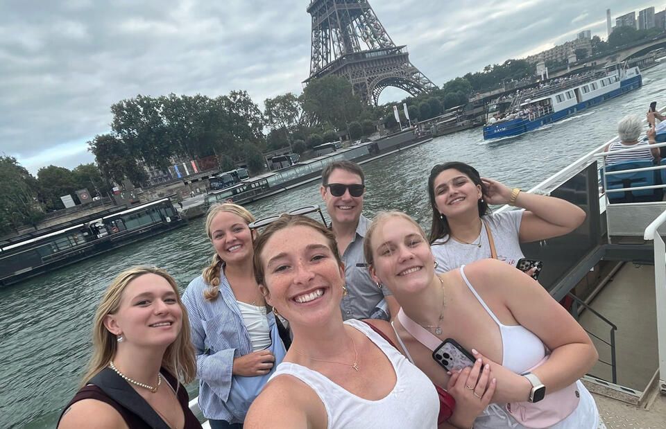 abroad paris study college eiffel tower selfie