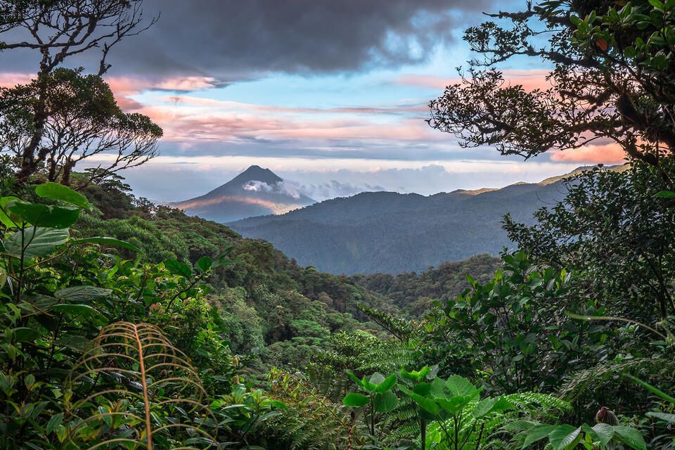 costa-rica-monteverde-landscape-sunset-forest-volcano-mountain-hero